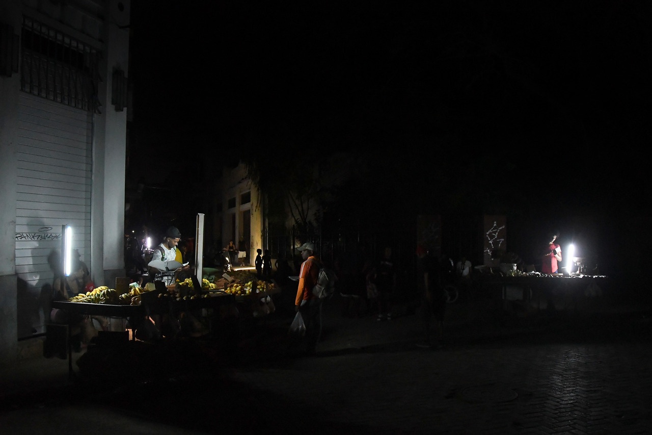 Куба без электричества из-за блокады США.