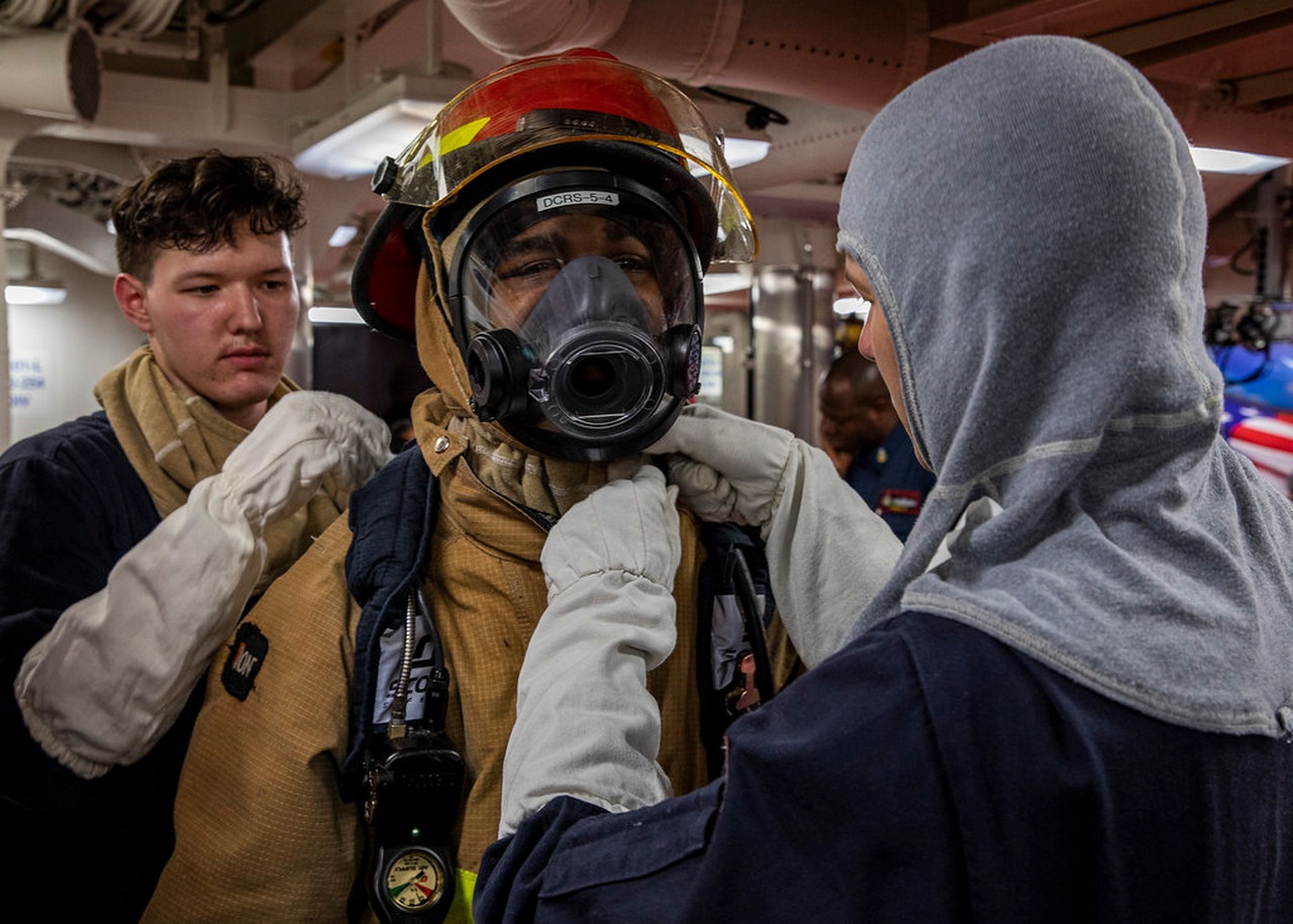 Моряки боролись с огнём более 30 часов.