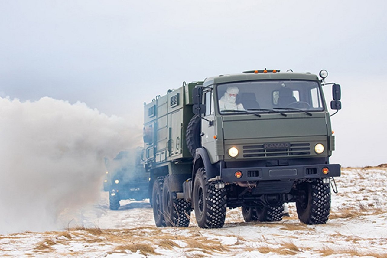 Специалисты РХБЗ отработали постановку дымовых завес. Алтайский край.