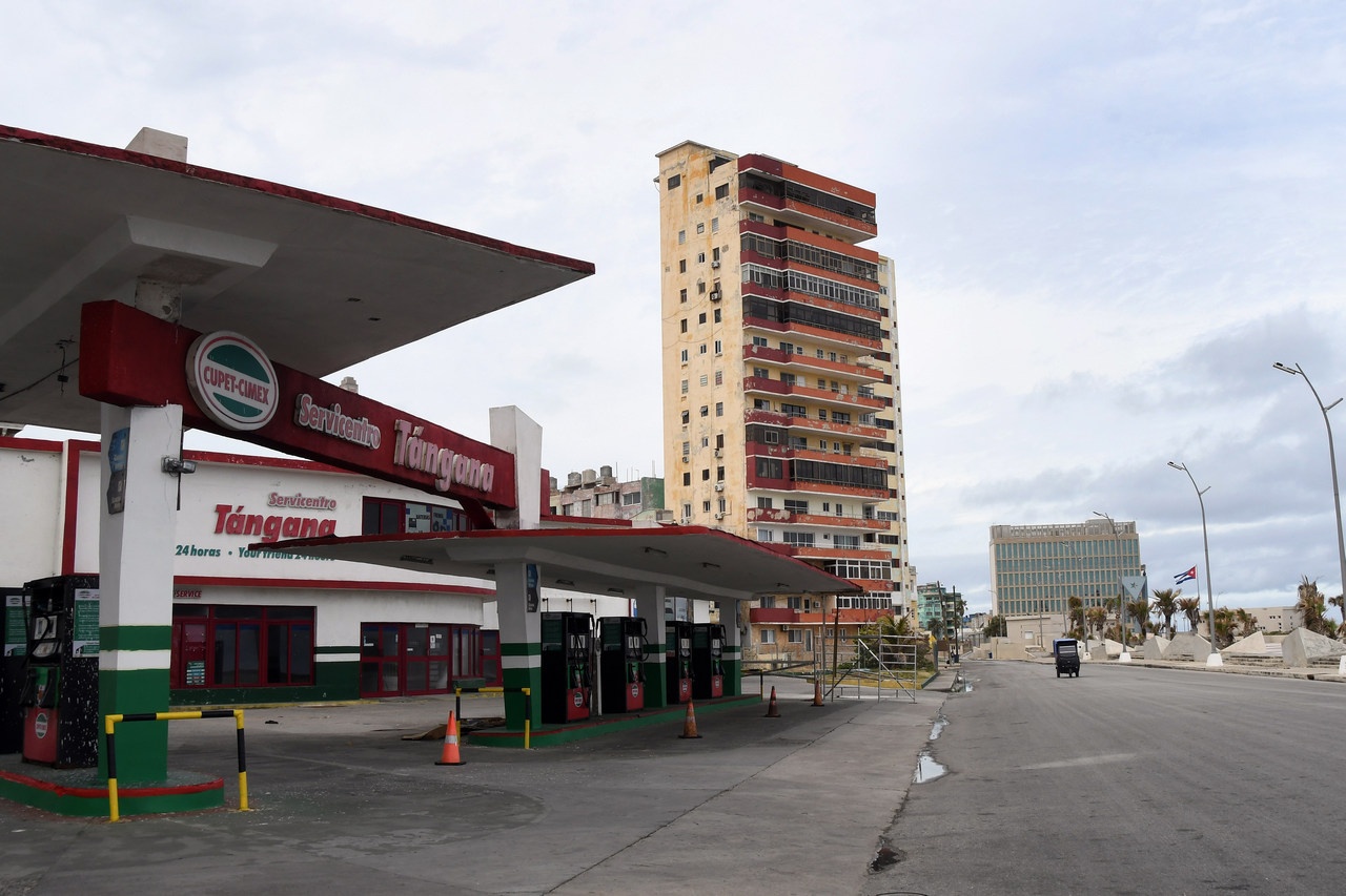 Неработающая автозаправочная станция в Гаване.