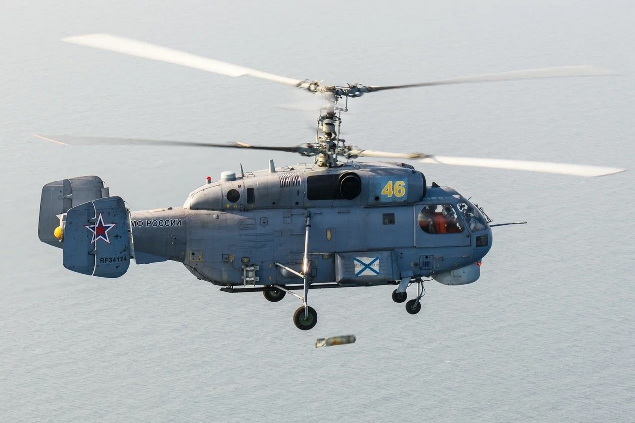 Вертолётчики Балтийского флота отрабатывают поиск подводных лодок.