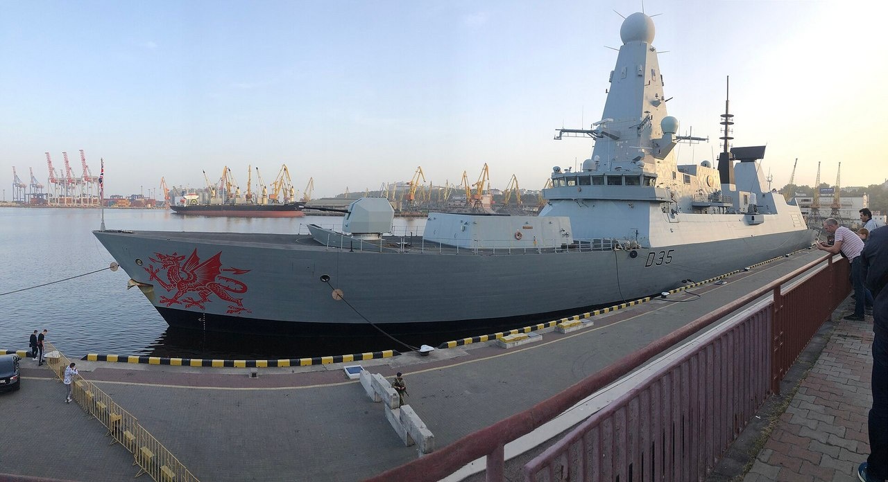 Британский эсминец HMS Dragon в Одесском порту, 2020 г.