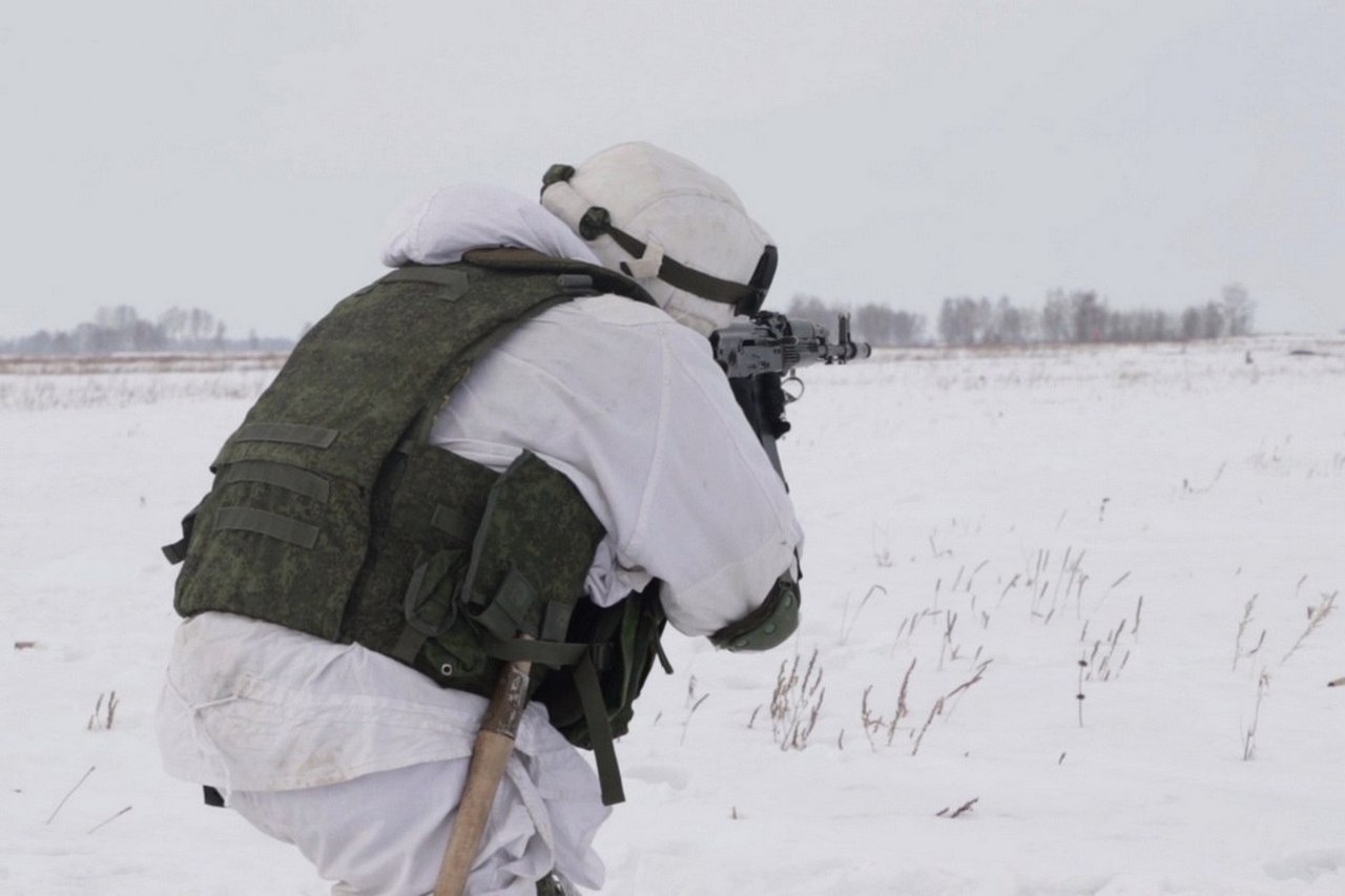 Мотострелки ЦВО на тактических занятиях, Кемеровская область.