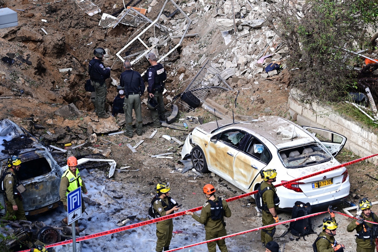 Разрушения в Тель-Авиве после иранского удара.