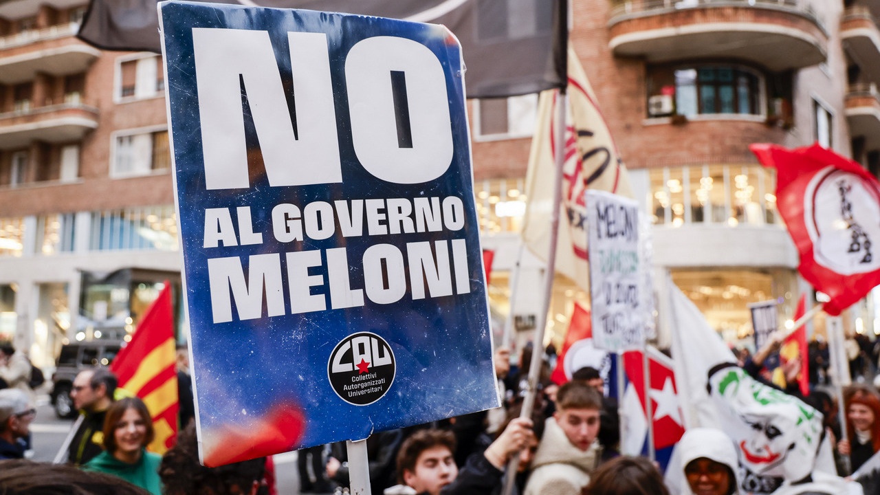 Блондинка начинает и… проигрывает