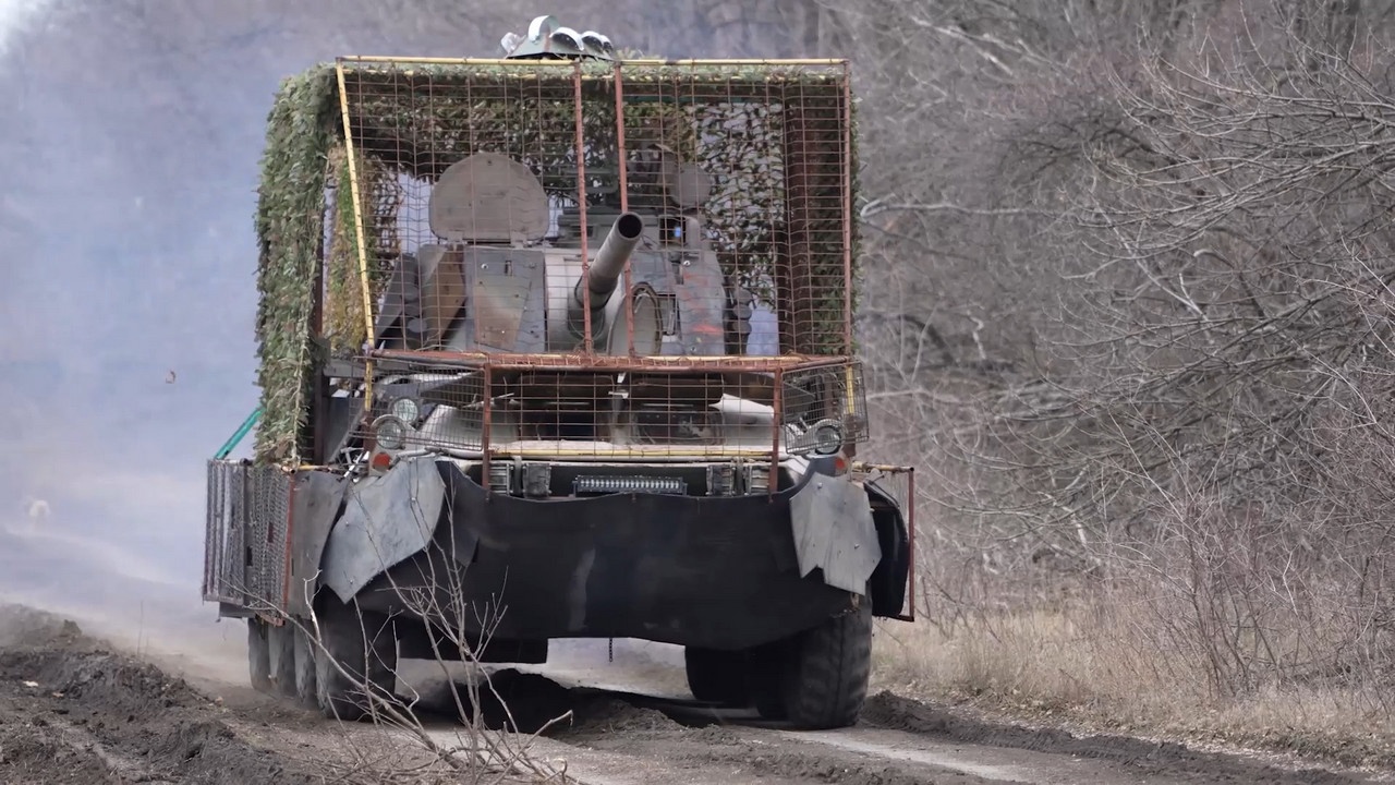 Самоходный миномёт «Нона-СВК» группировки войск «Центр» уничтожил опорный пункт ВСУ.