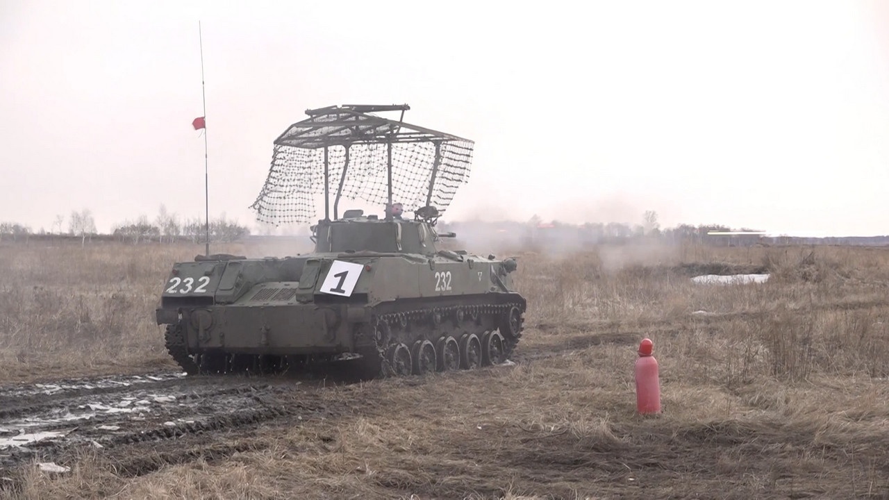 Выпускные экзамены младших специалистов в учебном центре Воздушно-десантных войск.