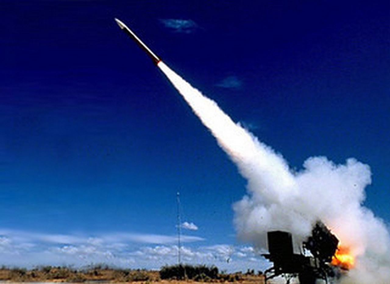 Пуск зенитной ракеты РАС-3.