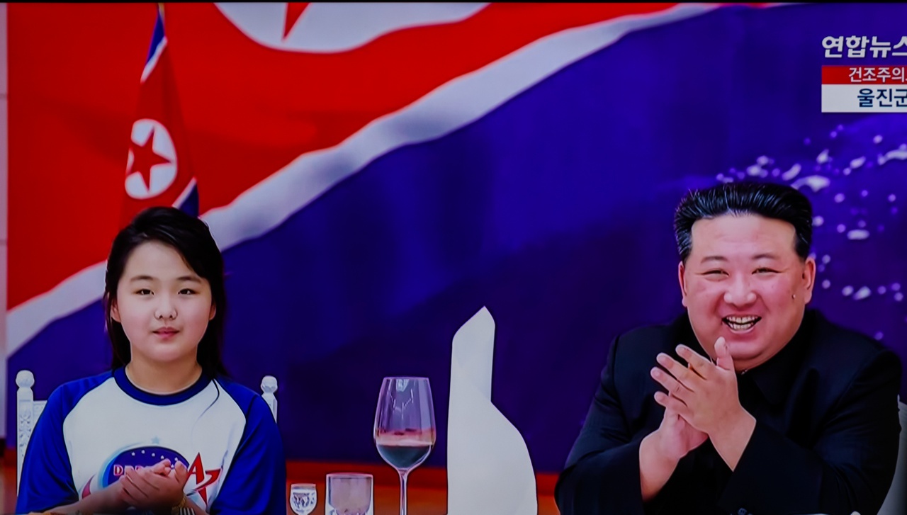 Лидер КНДР с дочерью.