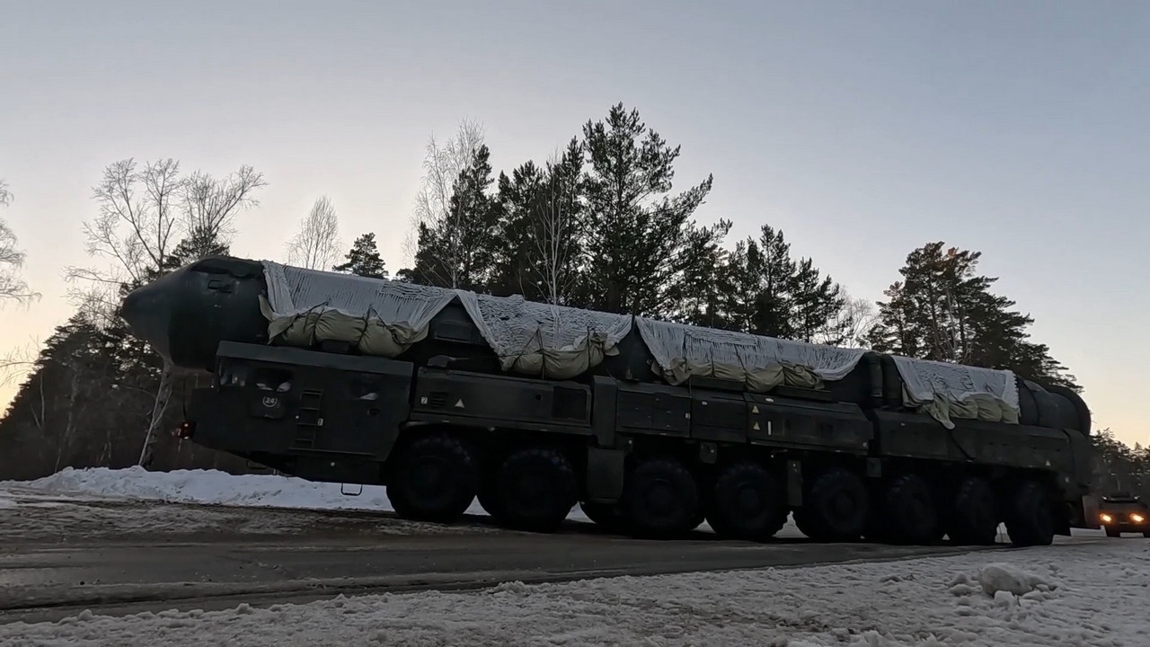 Ракетные войска стратегического назначения провели командно-штабное учение в Сибири.