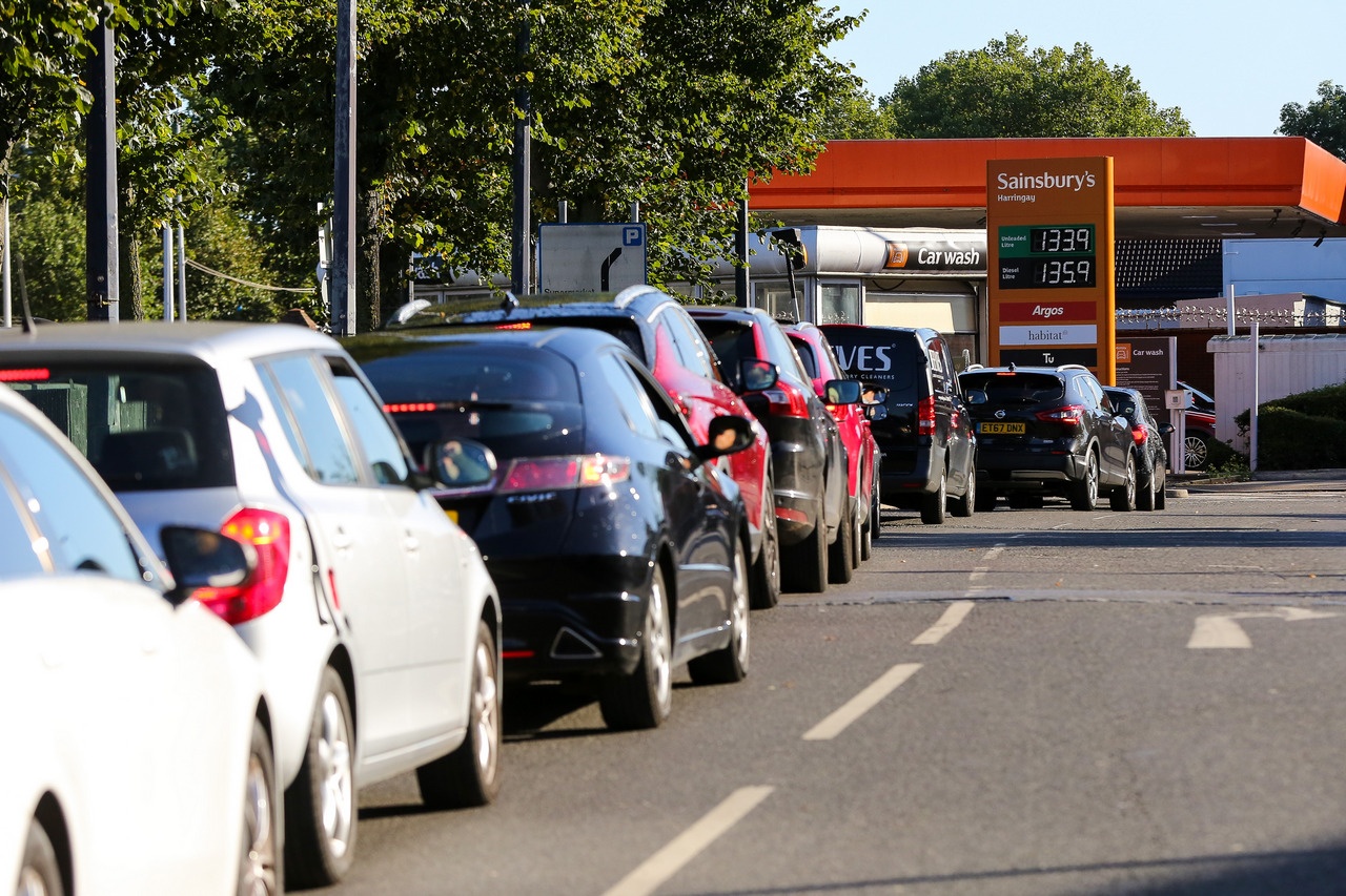 Если пролив откроется прямо сейчас, очереди на бензоколонках по всему миру ещё долго не закончатся.