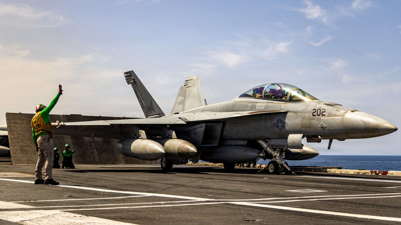 Американцы никуда не улетели, не ушли, ждут отмашки своего президента.