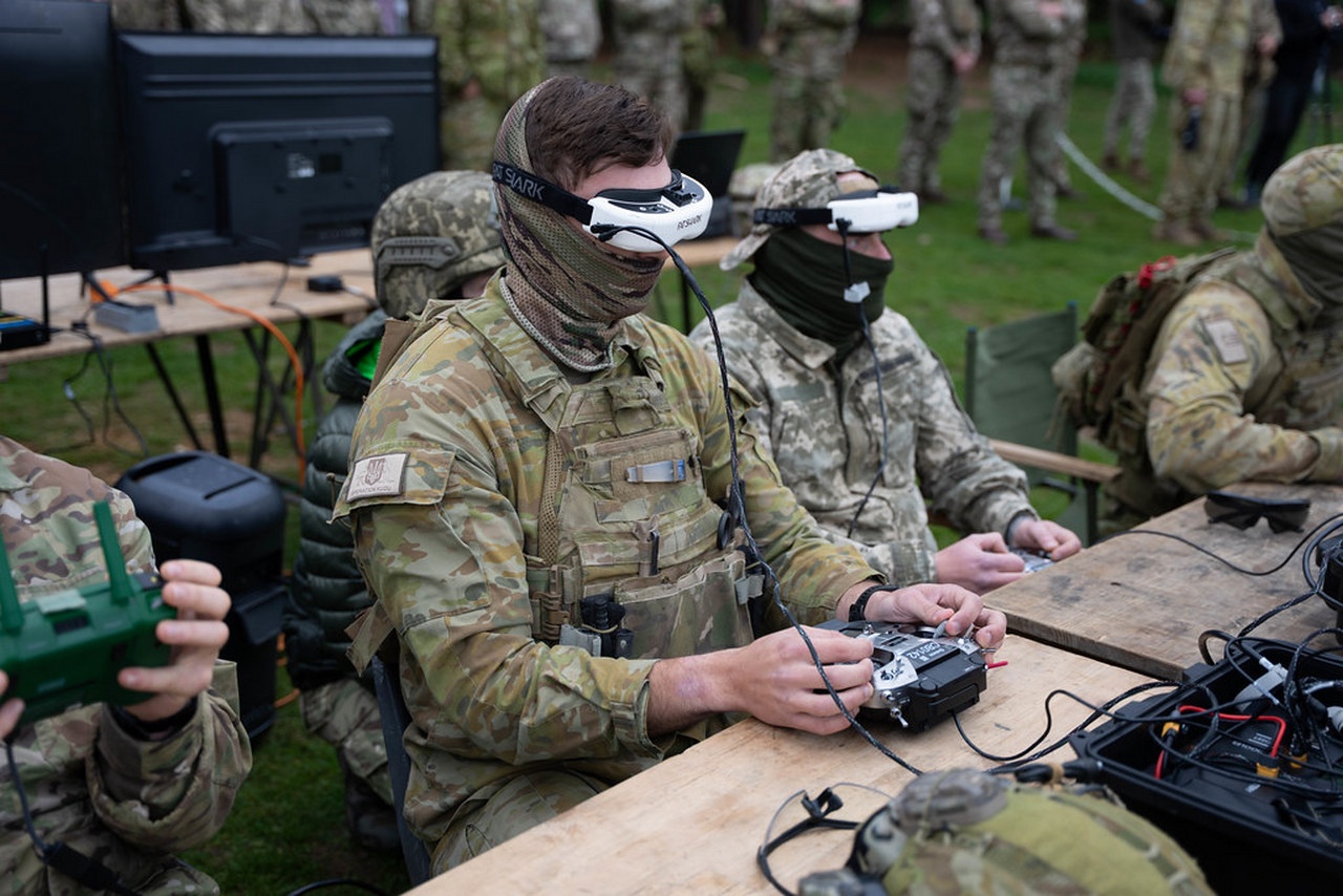 Хлопчики объявили, что они «тоже победили Иран», тихо покинули арабские страны и кинулись на север, учить норвежцев «топить москалей».