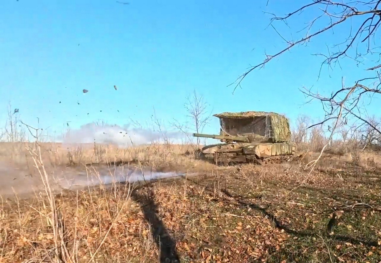 Экипаж танка Т-72Б3М 72-й отдельной мотострелковой бригады «Южной» группировки войск уничтожил пункт управления БПЛА противника.