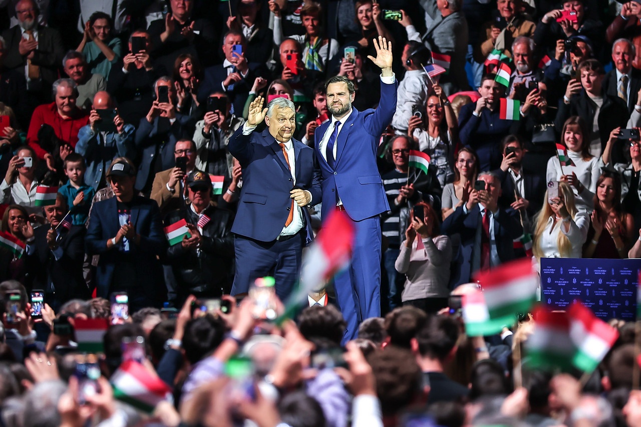 Трамп прибыть не смог (у него «случился Иран»), прислал вице-президента - поддержать «главного и лучшего союзника» в Европе.