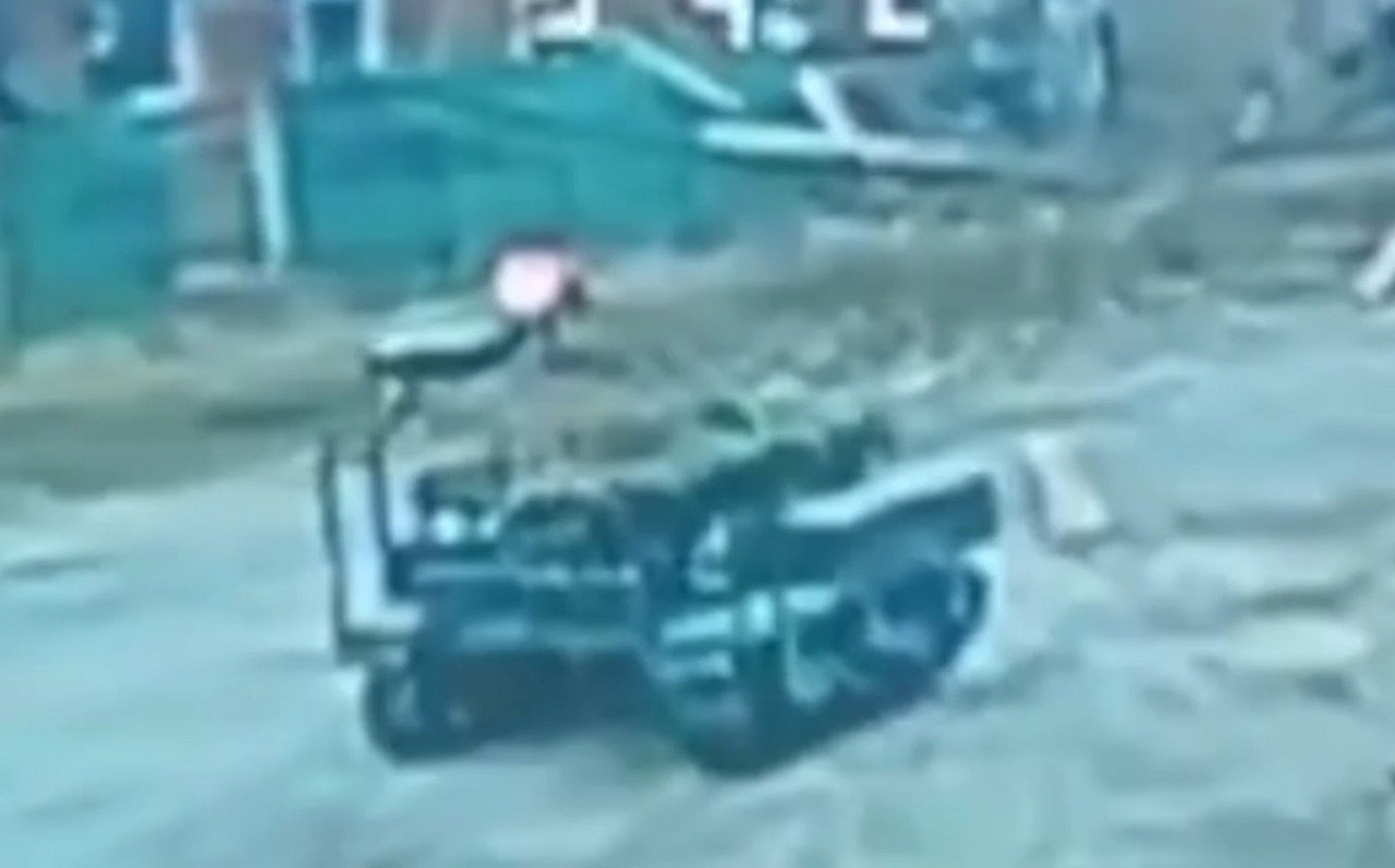 Войны роботов: российский БПЛА настигает украинский НРТК.