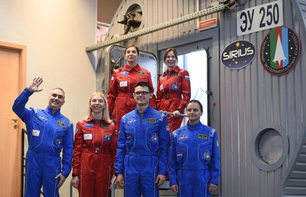Участники российского эксперимента по моделированию полёта на Луну SIRIUS-19.