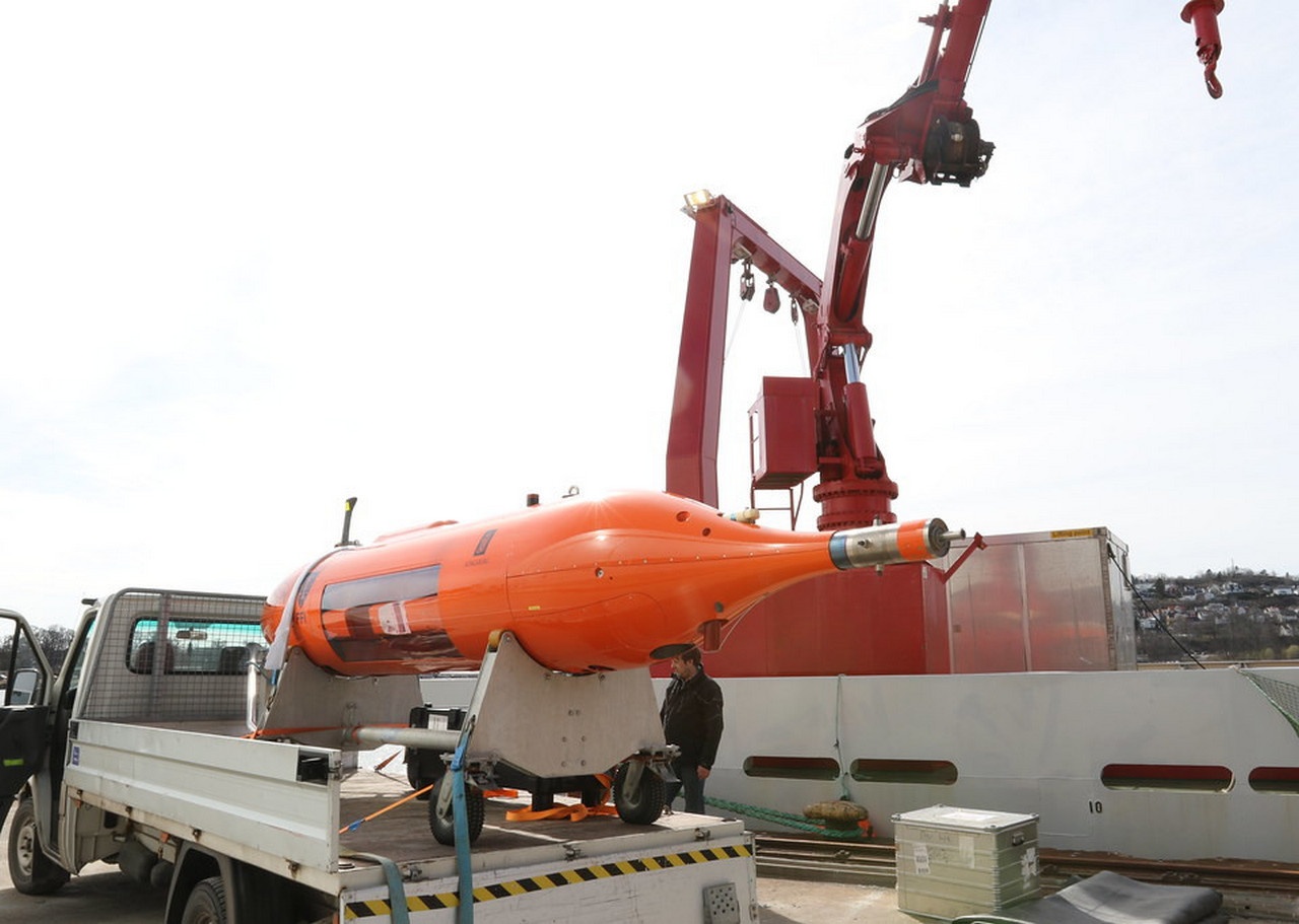 Автономный подводный аппарат Hugin AUV.