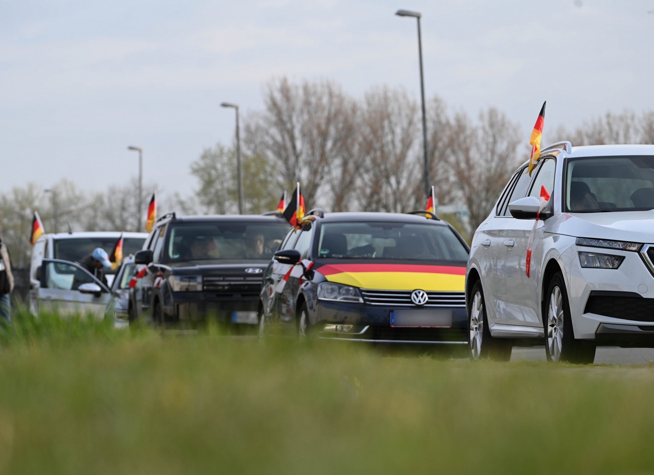 Пока Урсула призывает к «воздержанию», её соотечественники в Германии организовали акцию ​​против роста цен на топливо.