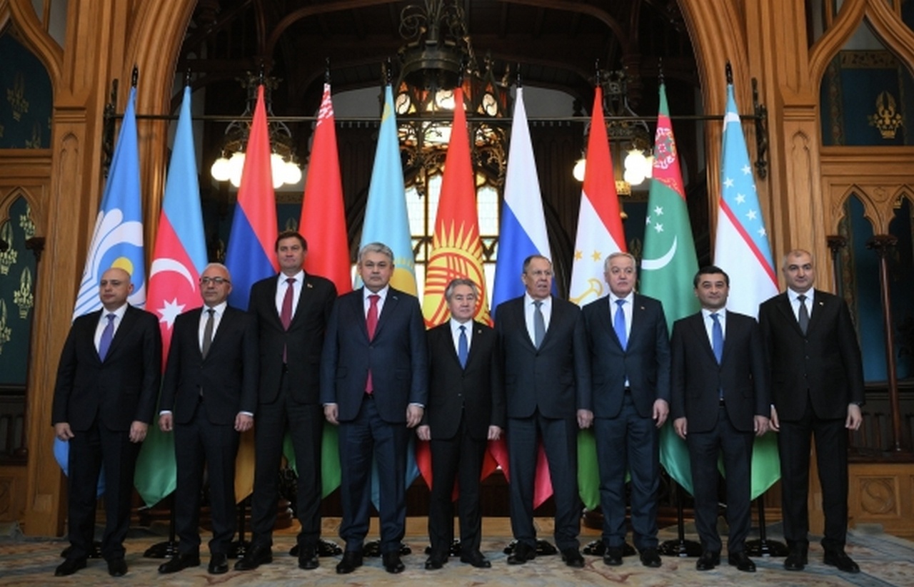 Перед заседанием совета министров иностранных дел Содружества Независимых Государств в Москве. Представителя Молдовы уже нет, 17 апреля 2026 г.