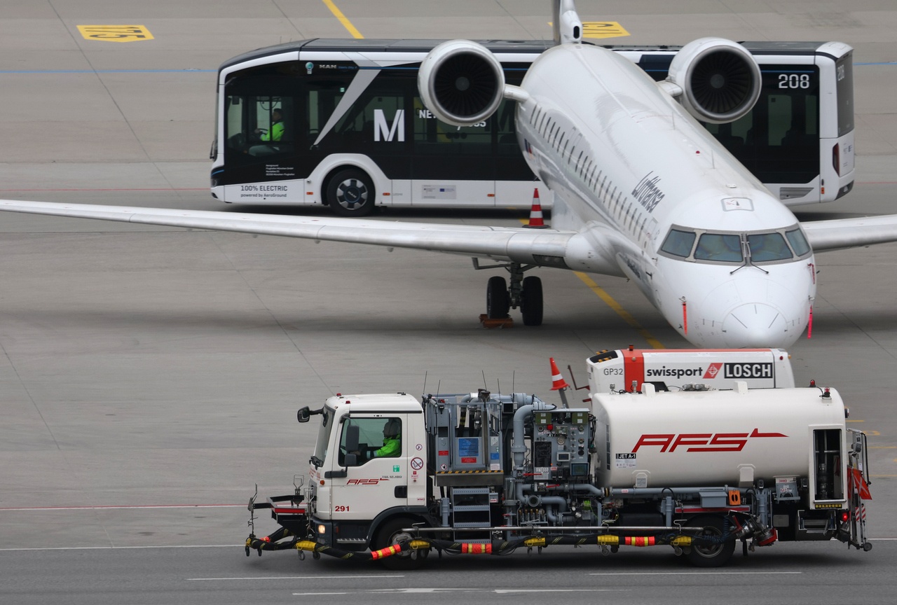 Цены на авиационный керосин выросли на 50% и более.