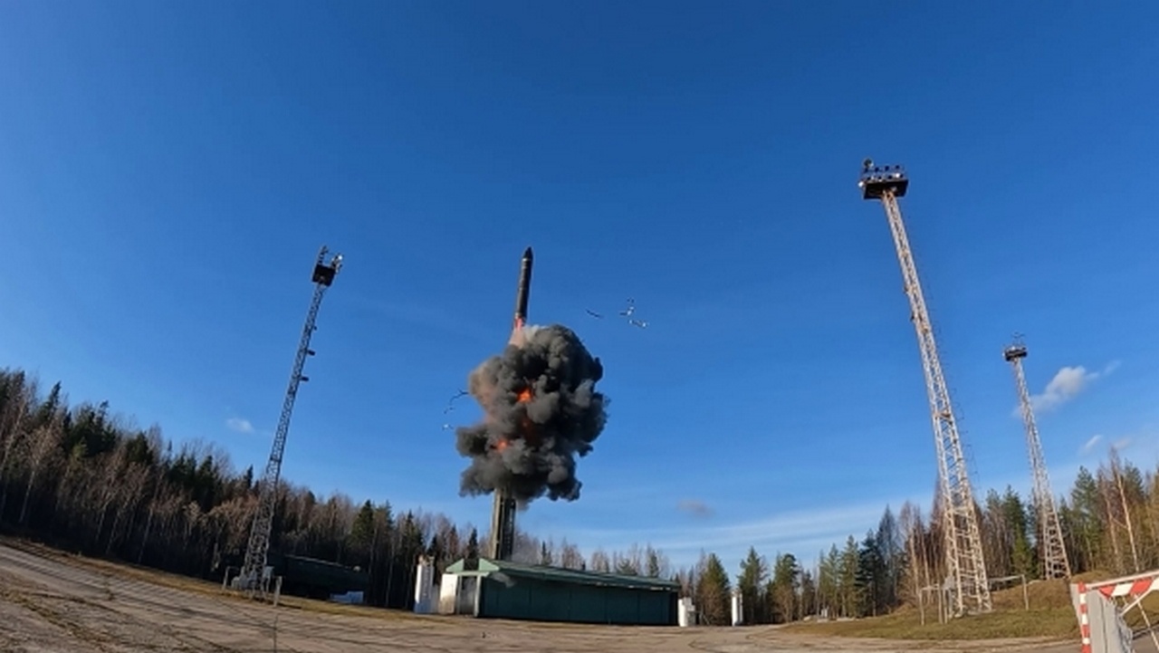 Пуск межконтинентальной баллистической ракеты «Ярс».