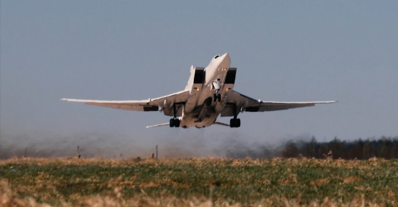 Дальние бомбардировщики Ту-22М3 ВКС России выполнили плановый полёт над Балтийским морем.