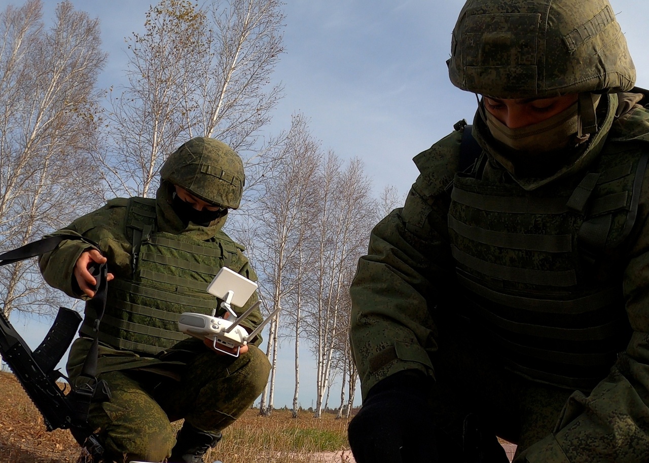 В Приморье прошли тренировки операторов БПЛА перед отправкой в зону СВО.