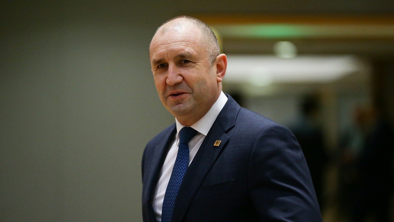 Бывший президент Болгарии Румен Радев одержал убедительную победу на внеочередных выборах.