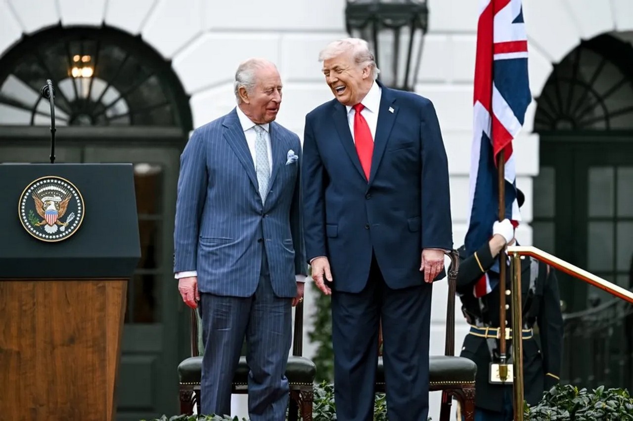 28 апреля Белый дом опубликовал фотографию президента Трампа и короля Карла III с подписью «Два короля».
