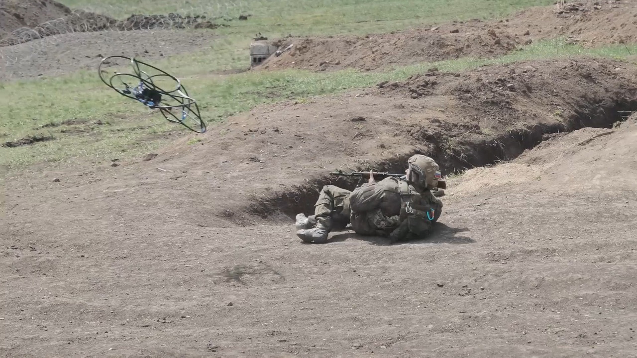 Военнослужащие группировки войск «Центр» продолжают оттачивать мастерство на тыловом полигоне.