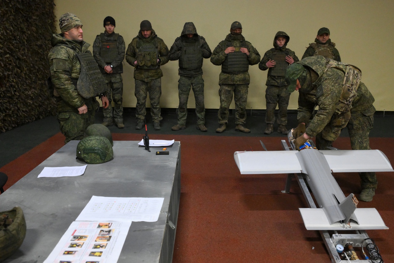 Операторы дронов «Молния-ПВО» МВО проходят обучение на одном из полигонов Московского военного округа.