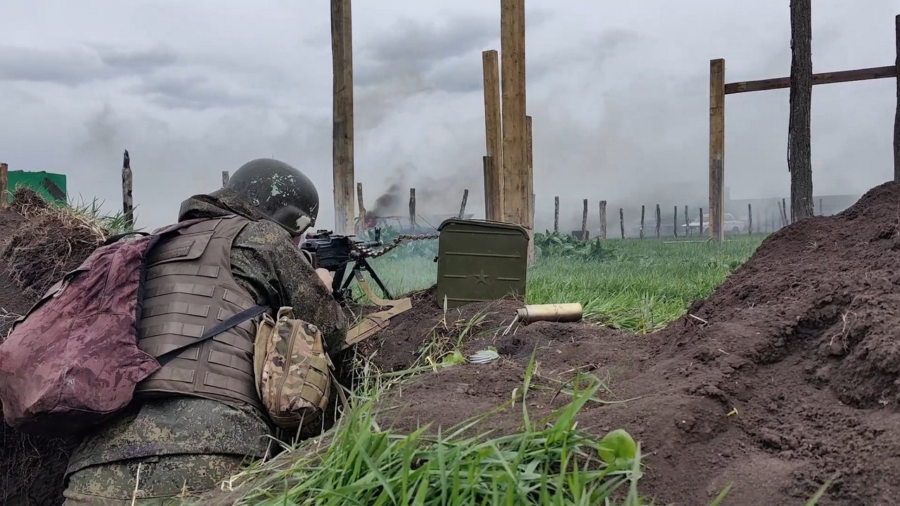 Штурмовики группировки «Центр» совершенствуют боевые навыки на одном из полигонов в тыловом районе проведения СВО.