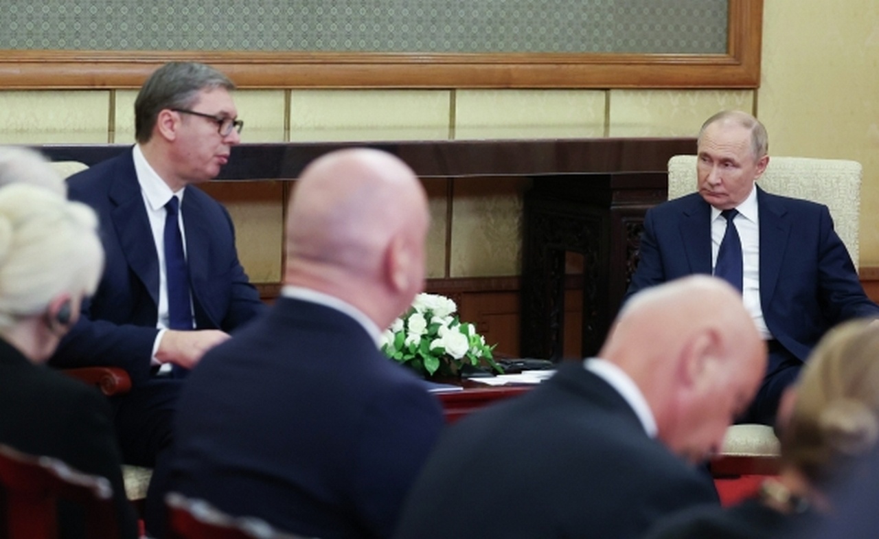 Встречи с российским президентом на полях различных международных мероприятий позволяют Вучичу поддерживать свою популярность в Сербии.