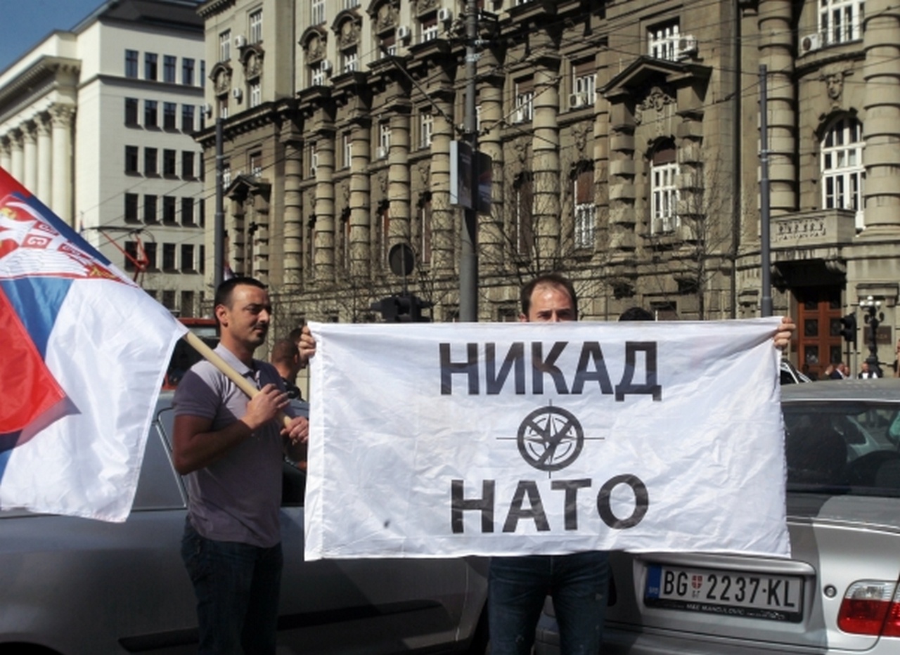 Сербы помнят, кто их бомбил, и не желают вступления своей страны в НАТО.