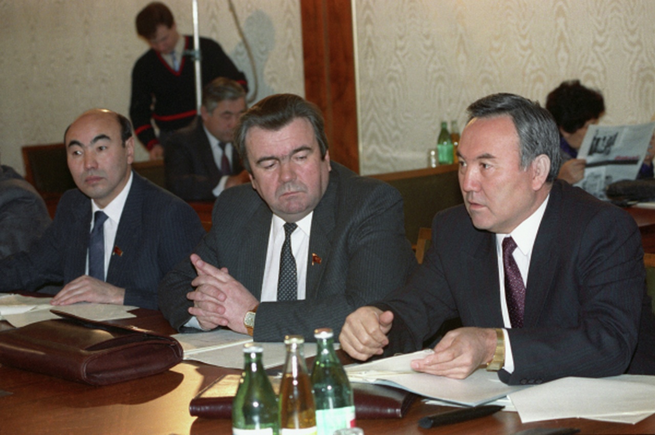 Президенты Киргизии Аскар Акаев, Молдовы Мирча Снегур и Казахстана Нурсултан Назарбаев на переговорах о создании СНГ в Алма-Ате, 21 декабря 1991 г.