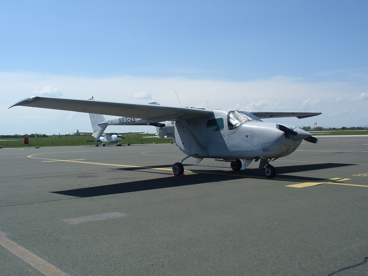 Самолёт Cessna T337H Turbo Skymaster, подобный сбитым кубинскими силами ПВО 24 февраля 1996 года.