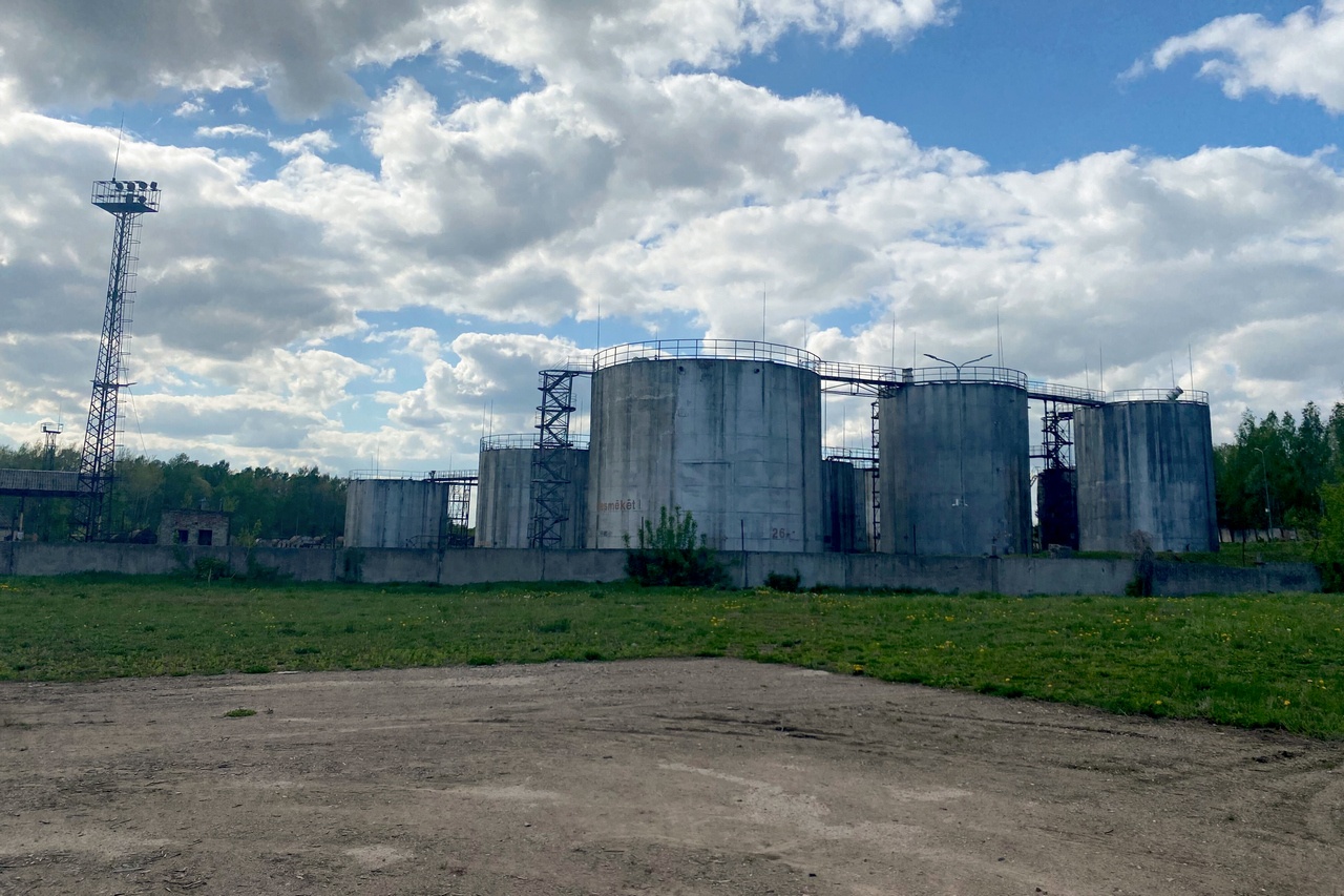 Украинский БПЛА врезался в нефтехранилище в Резекне.