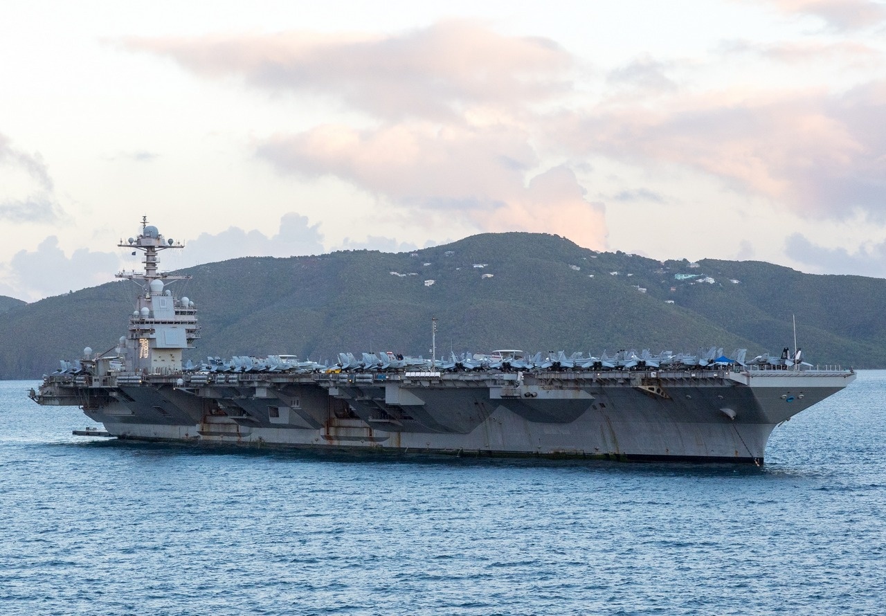 Авианосец ВМС США USS Gerald R. Ford.