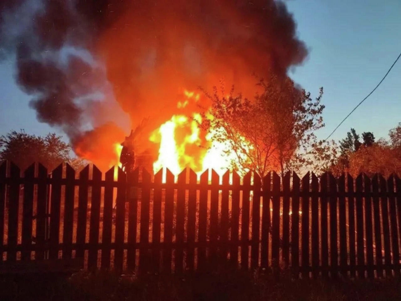 Хохлы бьют по Подмосковью, по местам, где нет военных объектов.