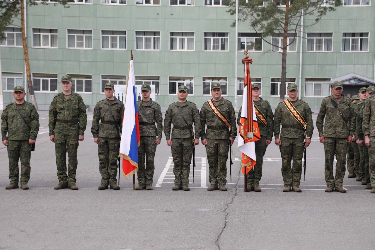 В соединениях и воинских частях состоялись торжественные митинги, посвящённые началу летнего периода обучения.