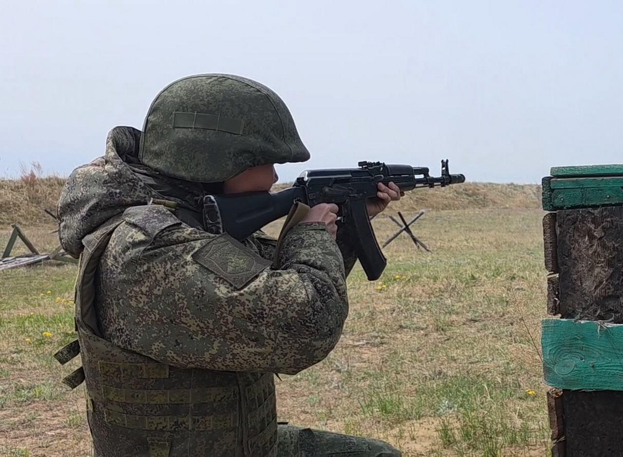 На огневом рубеже.