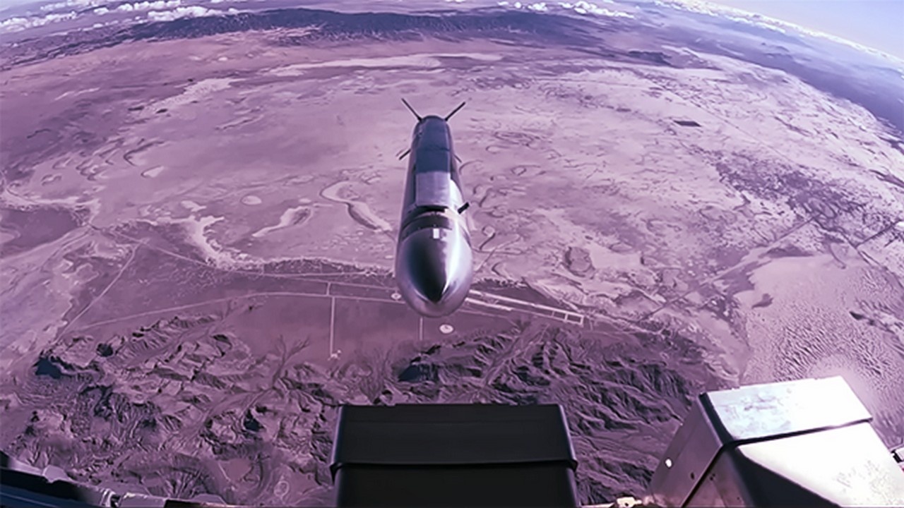 Крылатая ракета Leidos Small (в ВВС США AGM-190A) стартует с самолёта AC-130J.