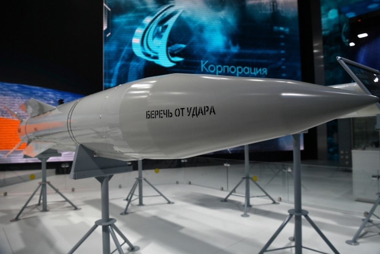 Российская ракета «воздух-воздух» большой дальности Р-37М (в экспортном исполнении - РВВ-БД).