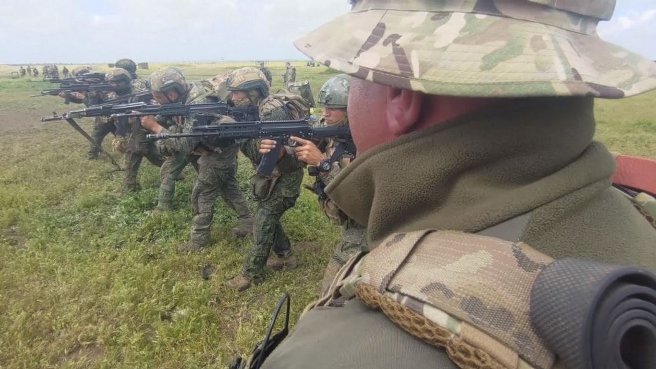 Штурмовые подразделения группировки войск «Днепр» совершенствуют навыки на одном из полигонов в Запорожской области.