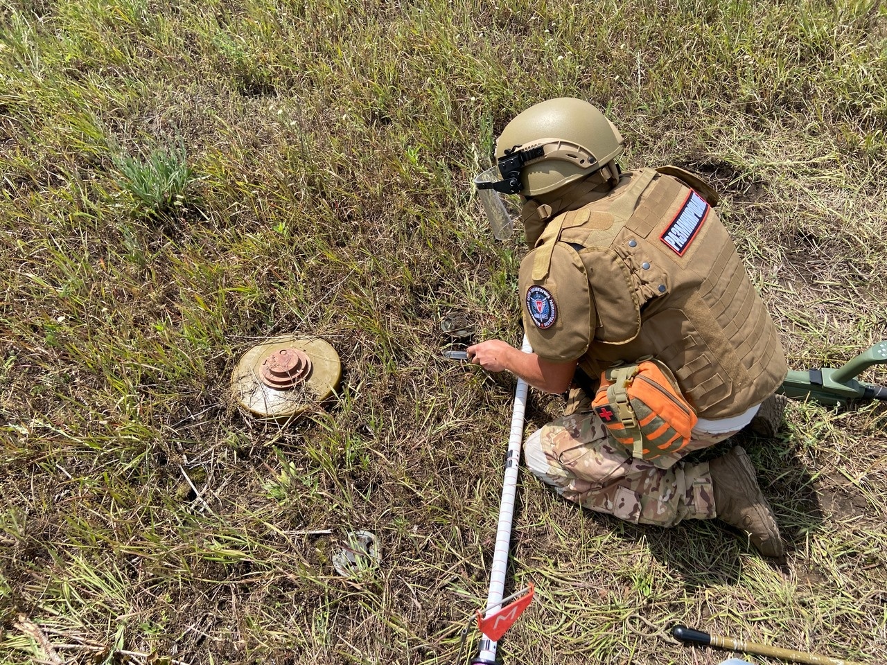 Обезвреживание мины ТМ-62П3, прикрытой минами ПМН-2.