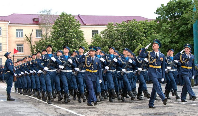 Выпуск прапорщиков в 183-м учебном центре Воздушно-космических сил (ВКС) России в Ростове-на-Дону