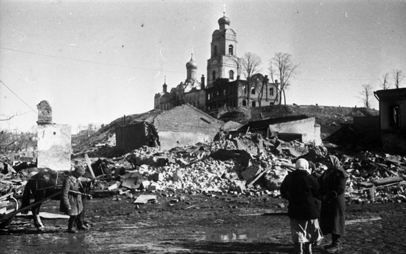 Разрушения в освобожденной Вязьме