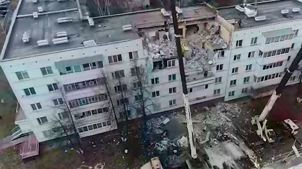 Фото многоэтажки пострадавшего от взрыва газа Разрушенный взрывом газа дом в Набережных Челнах сняли с коптера