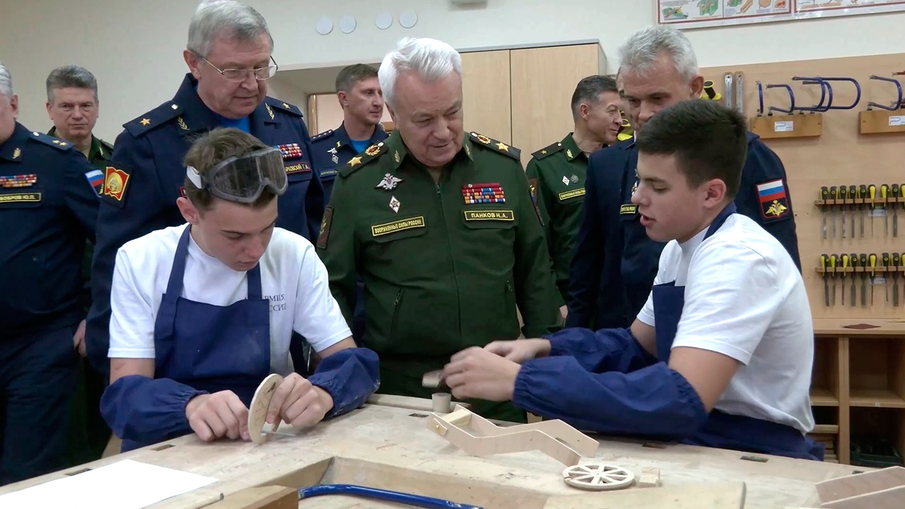 Замминистра обороны Панков посетил президентское кадетское училище в ...